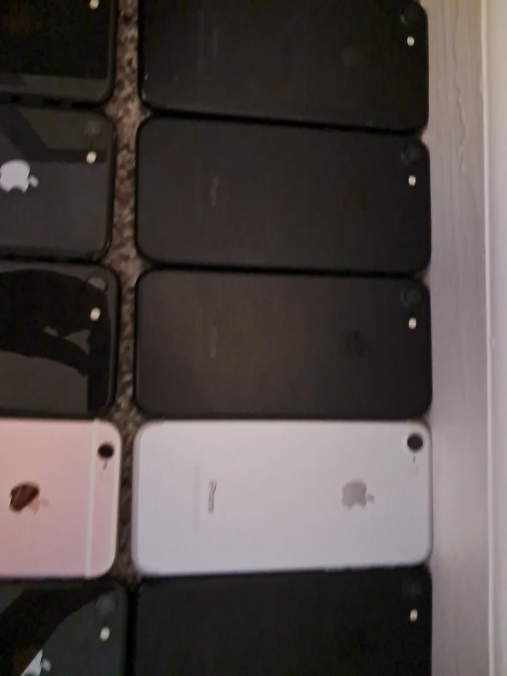Apple iPhones in Black and White - Multiple Units